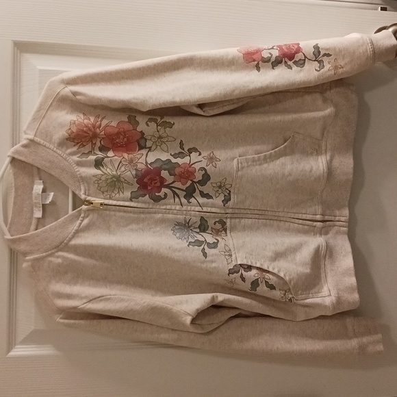 life worx by Gloria Vanderbilt Tops - 🪻EUC 🪻Cream color Size large floral detail zip up sweatshirt